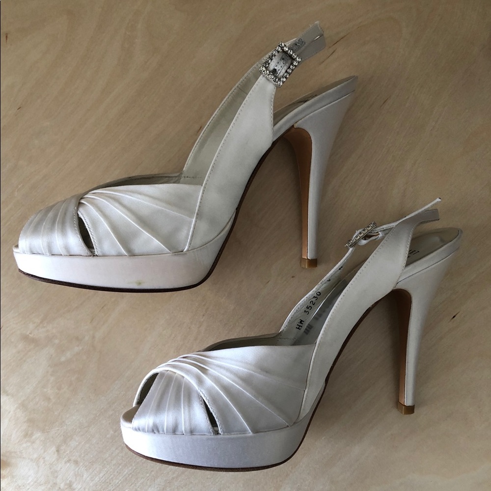 Stuart Weitzman Glowicky Ivory Satin Pumps Size 9 - Picture 6 of 8